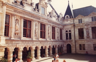 Cour de l'H&ocirc;tel de Ville